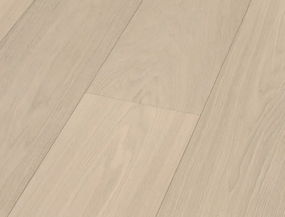 Extra-wide Hywood boards in open space