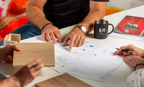 Parquet trois couches 14 mm dans salon premium