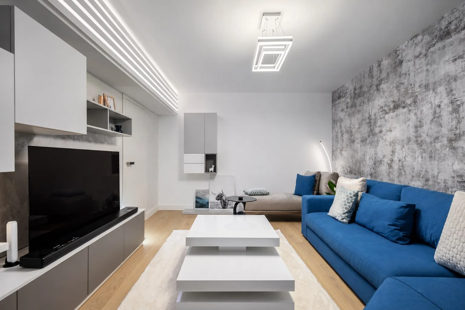 Studiu de caz: Apartament High-Tech cu uși LEBO și Griffwerk Planeo Air