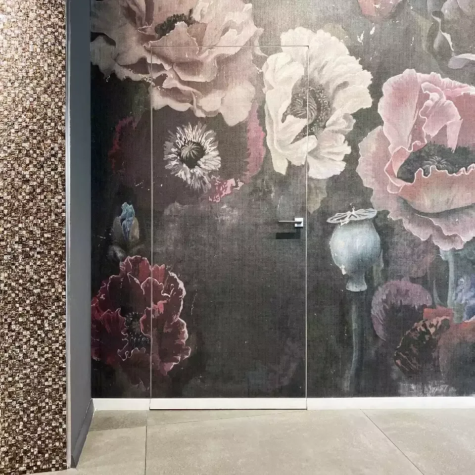 Porte filomuro — détail bâti caché et alignement avec le mur